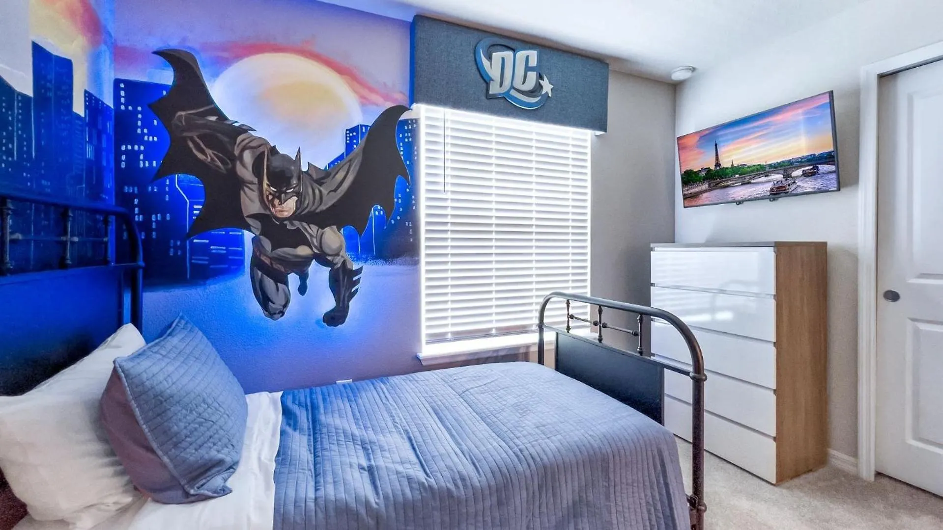 Comic Universe Villa Davenport